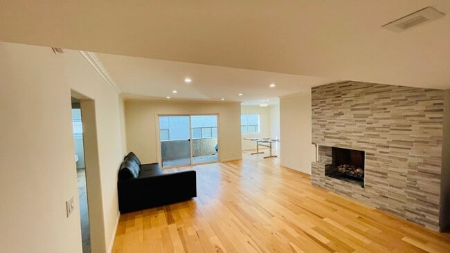 451 S Barrington Ave, undefined, 451 S Barrington Ave, Los Angeles, CA 90049, Photo:2