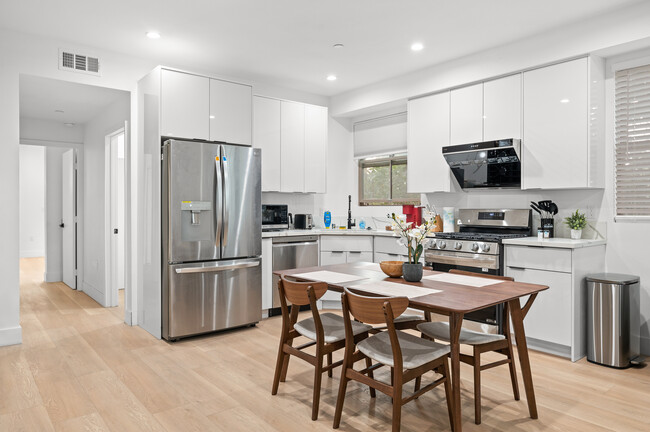 1377 W 36th Pl, usc, 1377 W 36th Pl, Los Angeles, CA 90007, USA, Photo:2