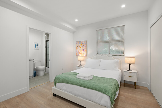1377 W 36th Pl, usc, 1377 W 36th Pl, Los Angeles, CA 90007, USA, Photo:8