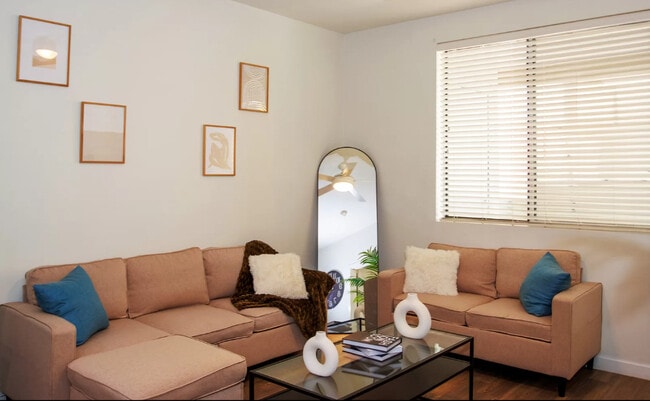 Array on Apache, undefined, 1100 E Apache Blvd, Tempe, AZ 85281, Photo:3