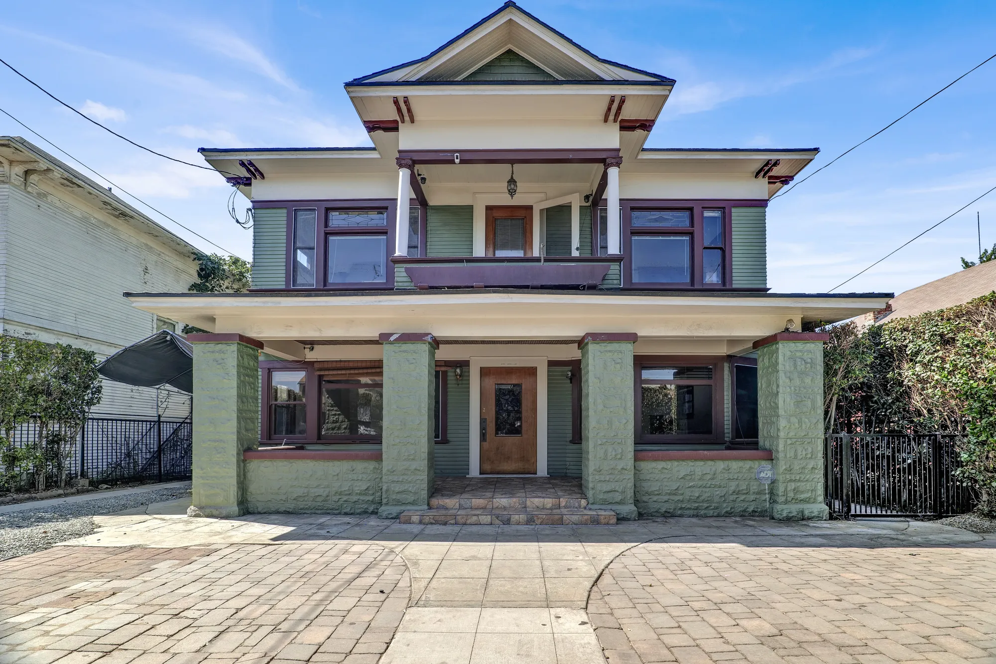 1340 W 30th Street - Student Housing near USC