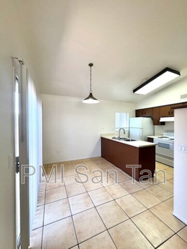 $1,750, undefined, 10 W Concorda Dr, Tempe, AZ 85282, Photo:1