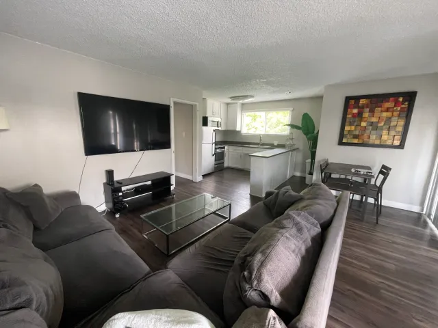 555 Levering exterior