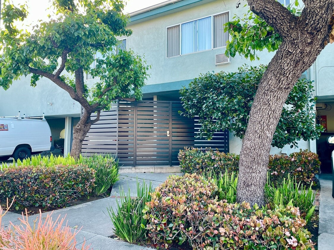 11980 Walnut Ln, undefined, 11980 Walnut Ln, Los Angeles, CA 90025, Photo:1