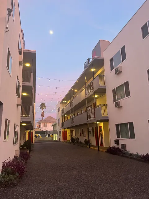 The Hive On Ellendale USC Student Housing - Student Housing near USC