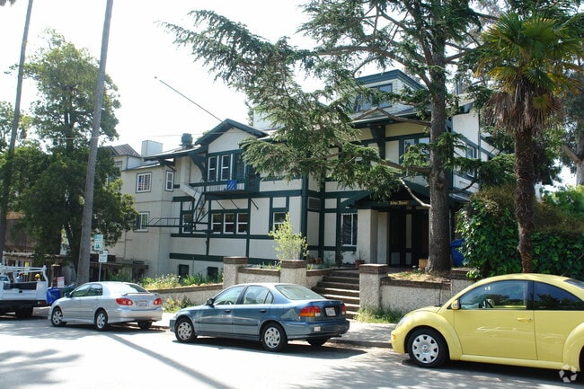 Casa Zimbabwe, undefined, 2422 Ridge Rd, Berkeley, CA 94709, Photo:1
