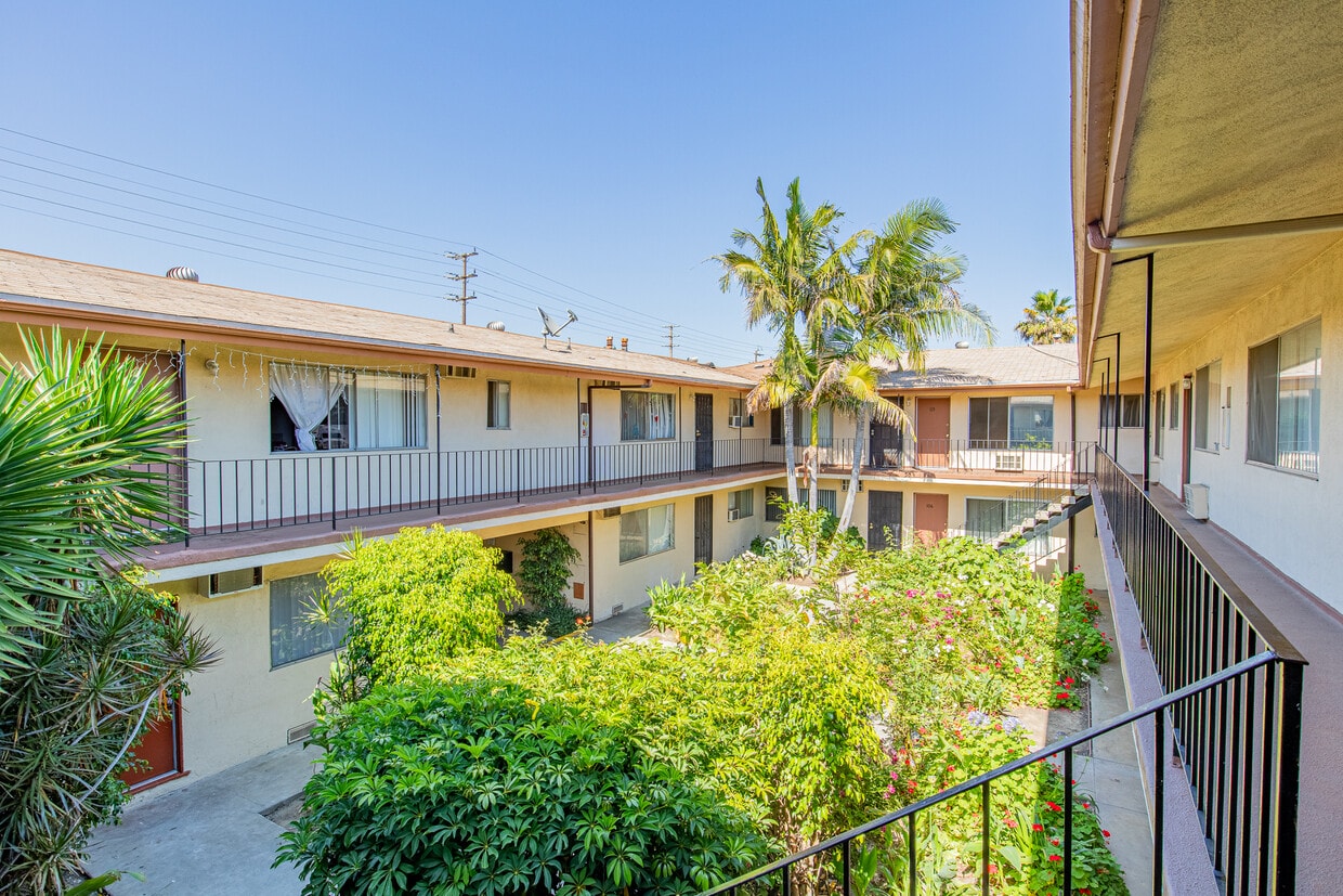 Parthenia Twin Apartments, csun, 19236-19248 Parthenia St, Northridge, CA 91324, Photo:0