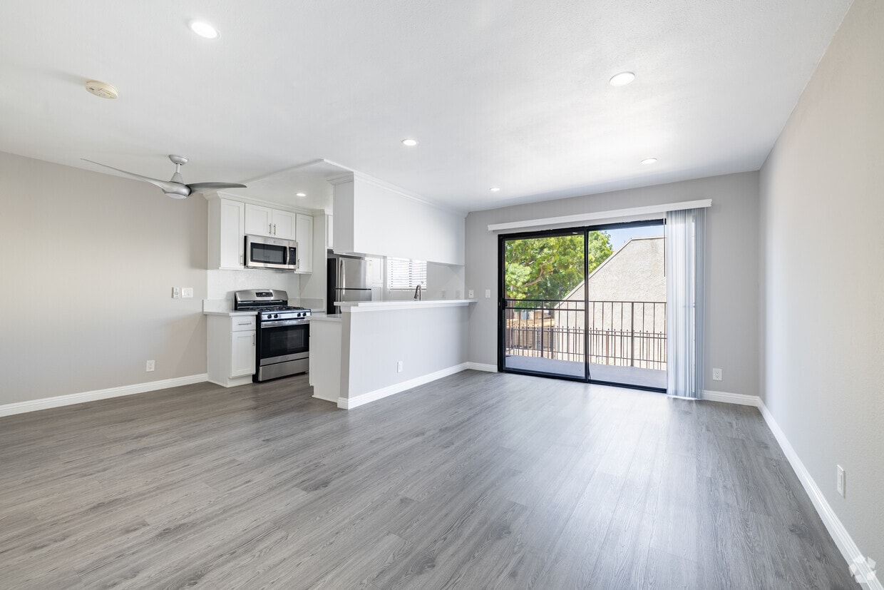 Superior Place Apartments, csun, 17810 Superior St, Northridge, CA 91325, Photo:0