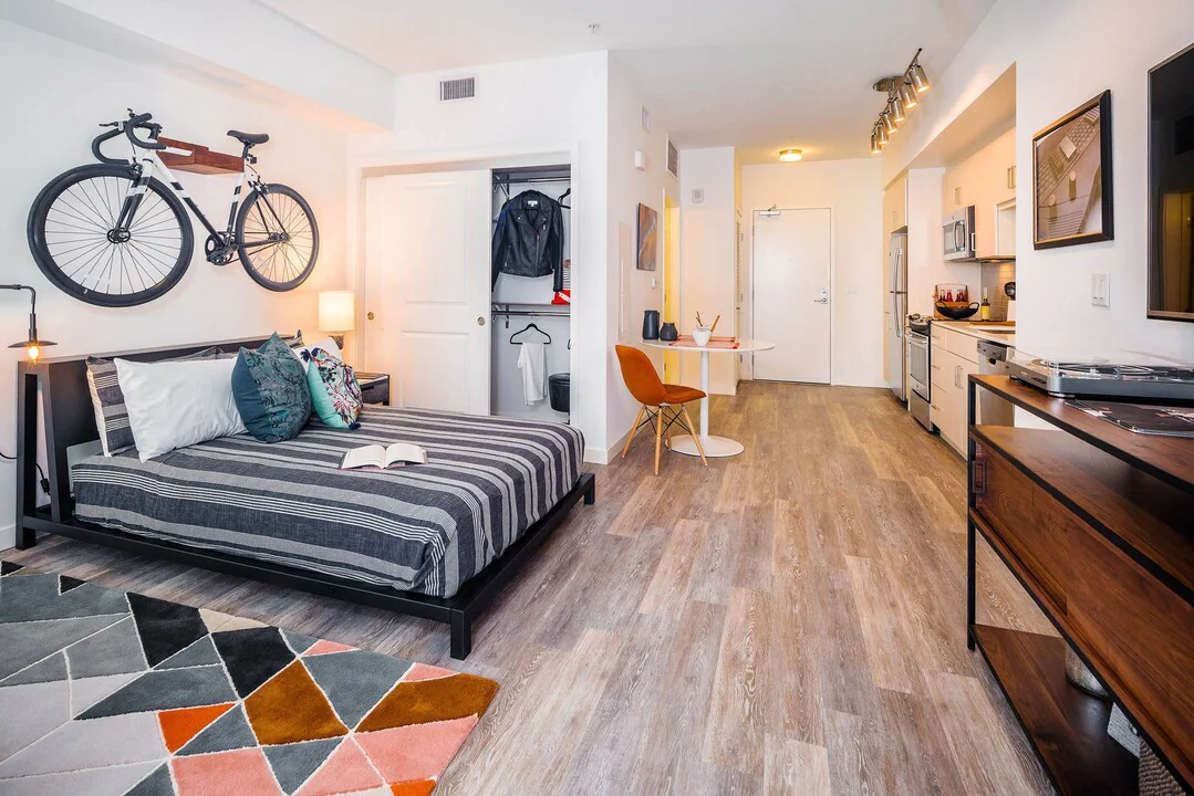 G12, usc, 1200 S Grand Ave, Los Angeles, CA 90015, USA, Photo:1