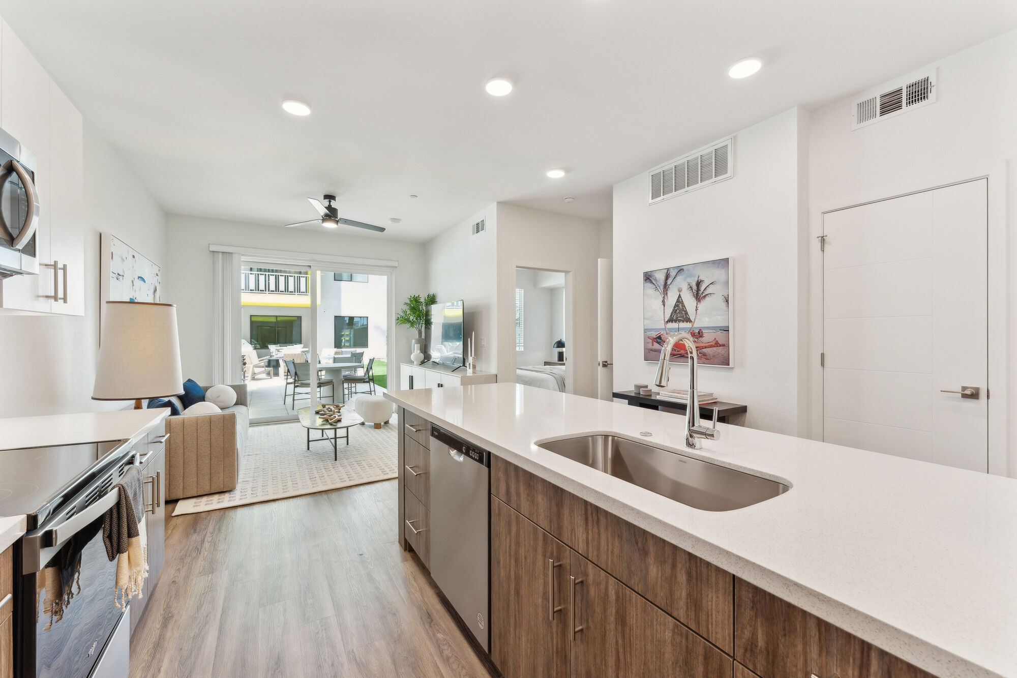 Blue Eastline, undefined, 2058 E Apache Blvd, Tempe, AZ 85281, USA, Photo:1