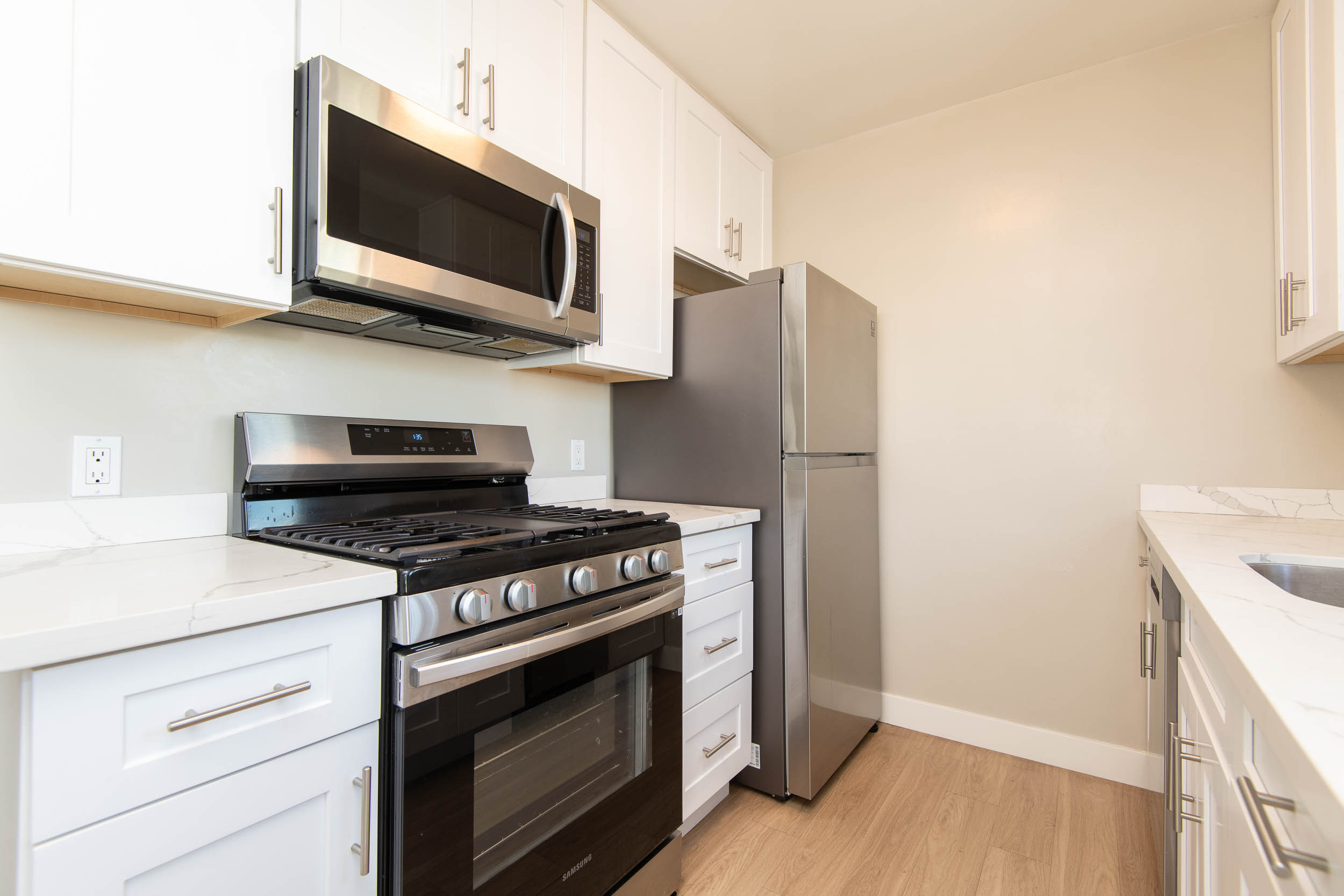 Top Floor, Bright and Spacious 1 Bed, 1 Bath , ucla, 1817 Corinth Ave, Los Angeles, CA 90025, USA, Photo:5