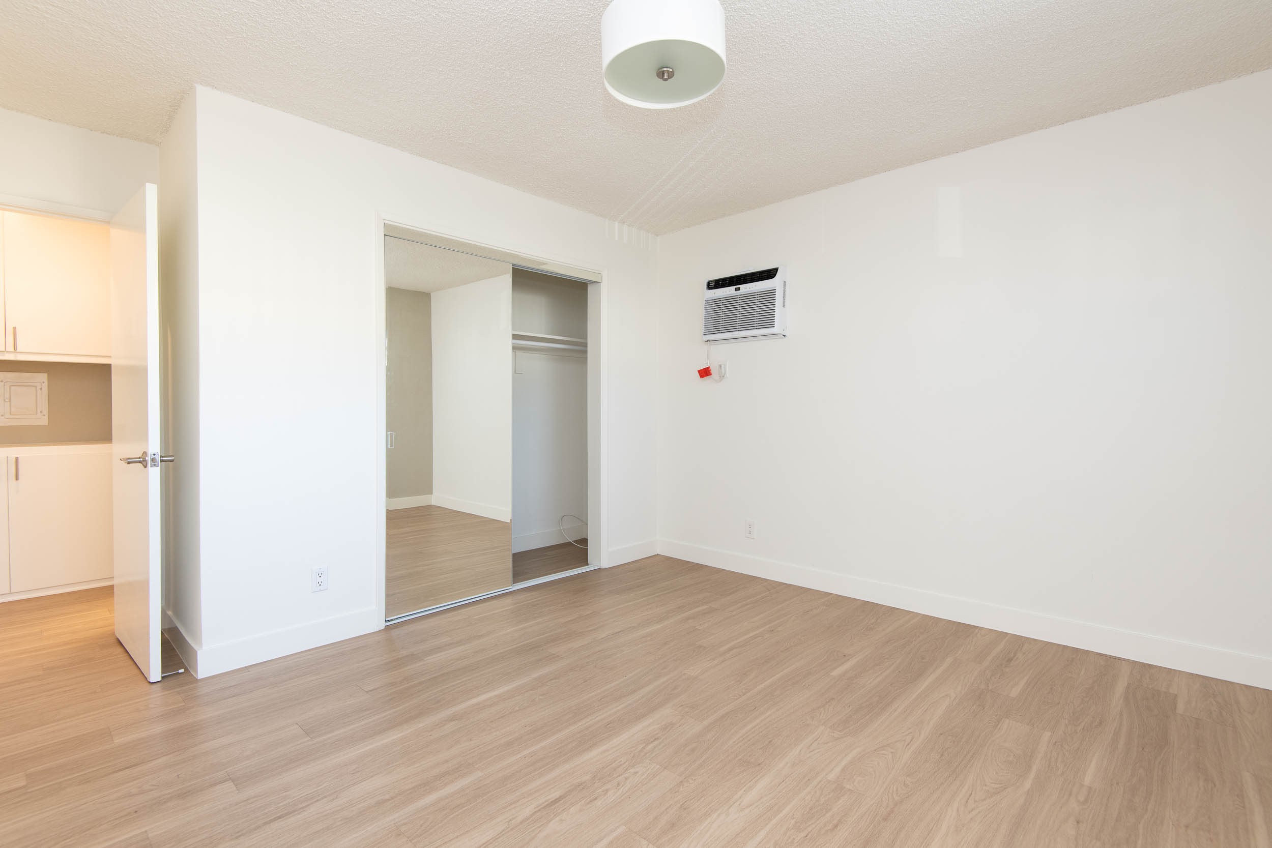 Top Floor, Bright and Spacious 1 Bed, 1 Bath , ucla, 1817 Corinth Ave, Los Angeles, CA 90025, USA, Photo:9