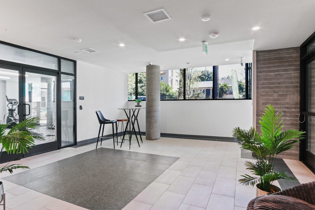 Zephyr Koreatown, usc, 2847 Leeward Ave, Los Angeles, CA 90005, USA, Photo:5