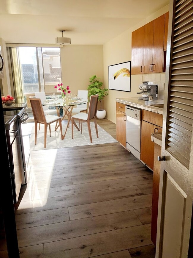 Chateau Brentana, undefined, 11666 Montana Ave, Los Angeles, CA 90049, Photo:1