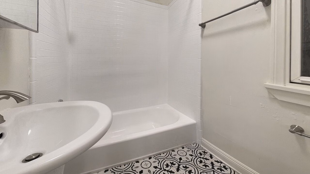 La Chalfonte Apartments...Newly Renovated ..., usc, 720 Normandie Ave, Los Angeles, CA 90005, USA, Photo:1