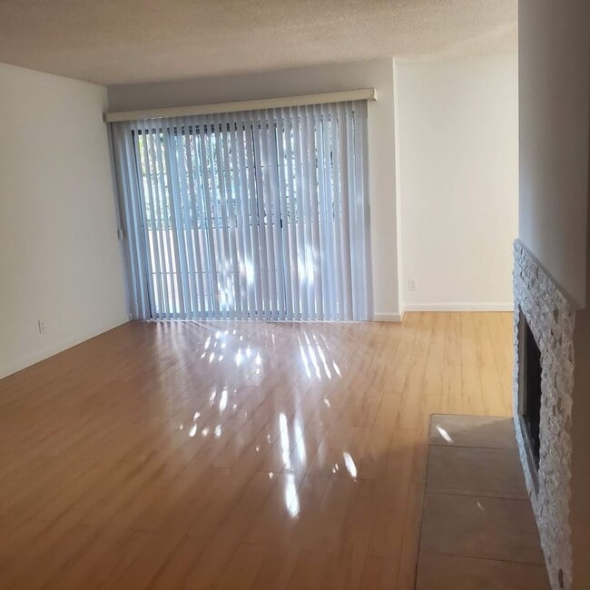 2212 S Bentley Ave, undefined, 2212 S Bentley Ave, Los Angeles, CA 90064, United States, Photo:1