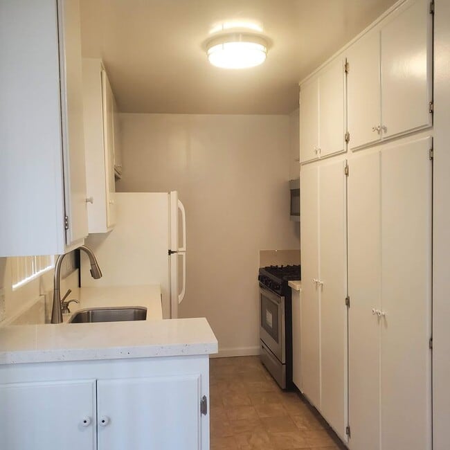 2212 S Bentley Ave, undefined, 2212 S Bentley Ave, Los Angeles, CA 90064, United States, Photo:4