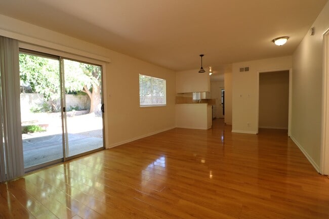 9344 Geyser Ave, csun, 9344 Geyser Ave, Los Angeles, CA 91324, Photo:2
