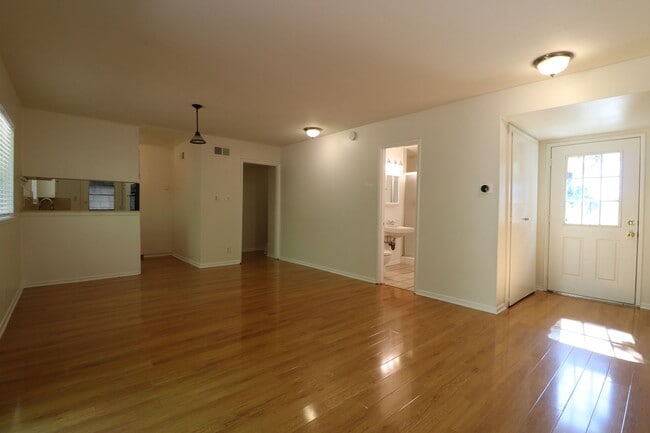 9344 Geyser Ave, csun, 9344 Geyser Ave, Los Angeles, CA 91324, Photo:3