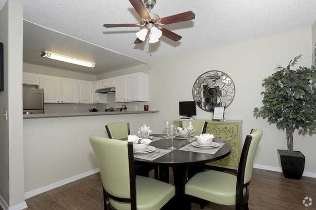 Portico, csuf, 140 W Hill Ave, Fullerton, CA 92832, Photo:1