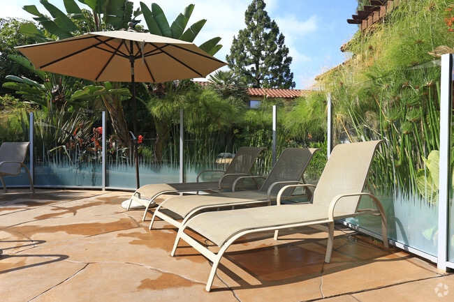 Portico, csuf, 140 W Hill Ave, Fullerton, CA 92832, Photo:2