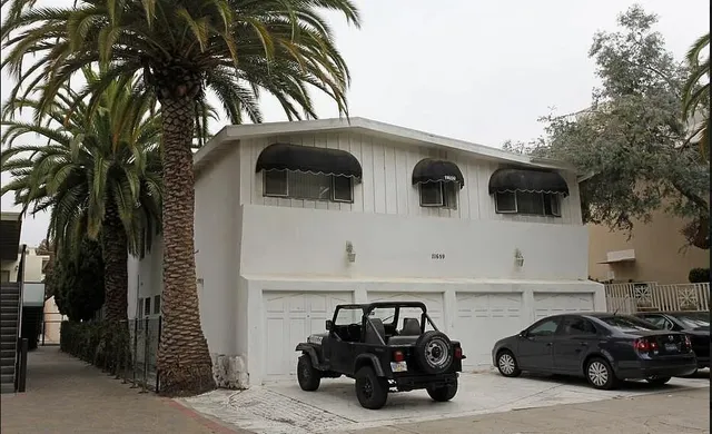 11659 Mayfield Ave exterior