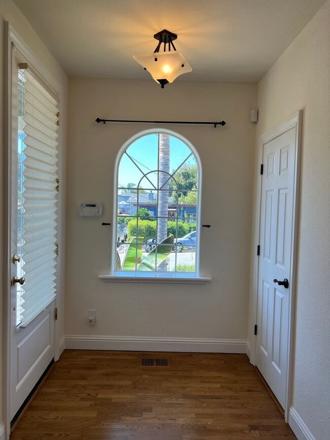 242 Elk St, undefined, 242 Elk St, Santa Cruz, CA 95065, Photo:2