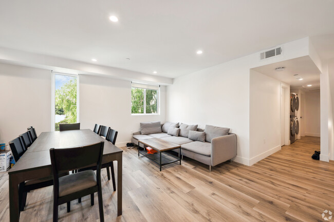1297 W 36th St- Housing near USC, undefined, 1297 W 36th St, Los Angeles, CA 90007, USA, Photo:2