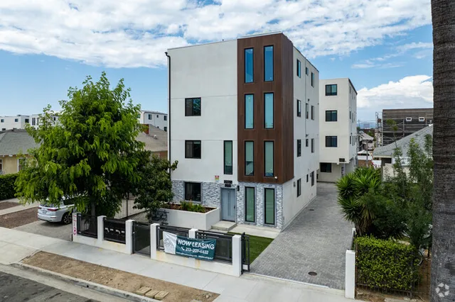 1297 W 36th St- Housing near USC exterior