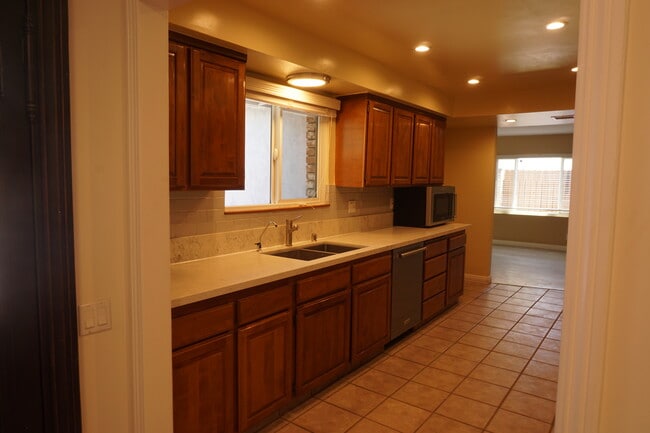 7543 Enfield Ave, csun, 7543 Enfield Ave, Reseda, CA 91335, Photo:3