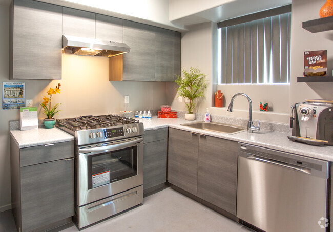 Manali Residence, usc, 742 S Westlake Ave, Los Angeles, CA 90057, USA, Photo:5