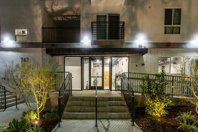Manali Residence, usc, 742 S Westlake Ave, Los Angeles, CA 90057, USA, Photo:10