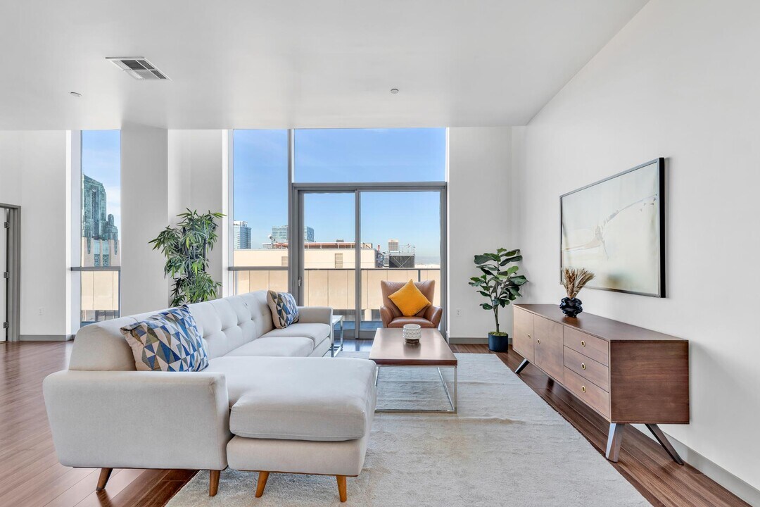 3033 Wilshire, usc, 3033 Wilshire Blvd, Los Angeles, CA 90010, USA, Photo:3