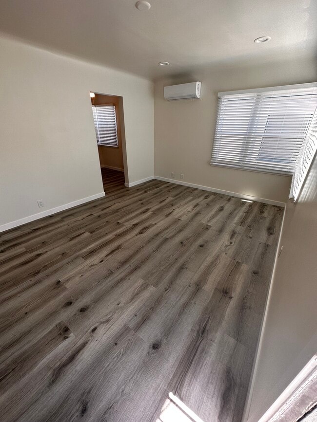 655 Rose Ave, undefined, 655 Rose Ave, Venice, CA 90291, Photo:2
