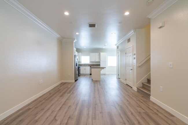 Vantaggio Townhomes, csun, 9301 Shirley Ave, Northridge, CA 91324, United States, Photo:2