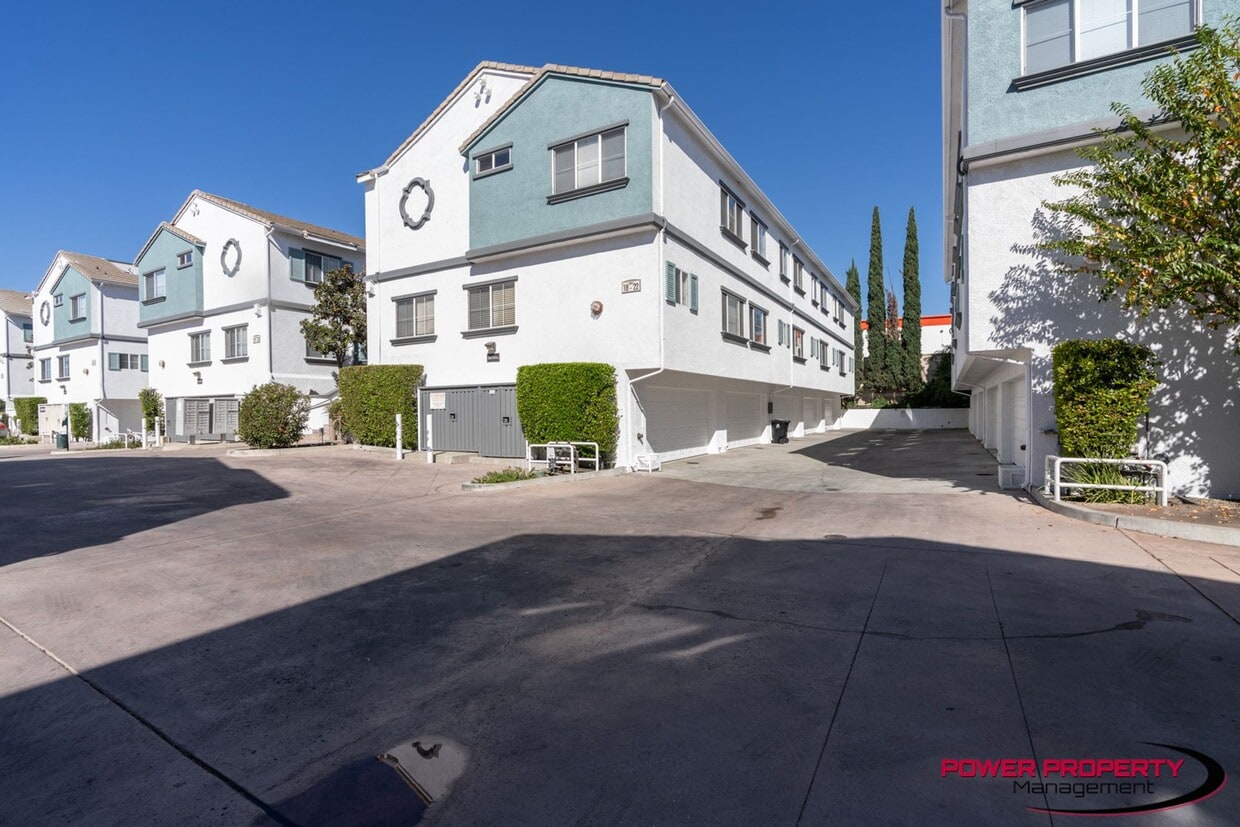 Vantaggio Townhomes, csun, 9301 Shirley Ave, Northridge, CA 91324, United States, Photo:0