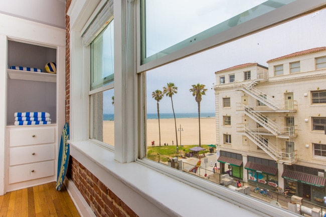 Boardwalk Flats - Ocean Front Studios, undefined, 1305 Ocean Front Walk, Venice, CA 90291, United States, Photo:3