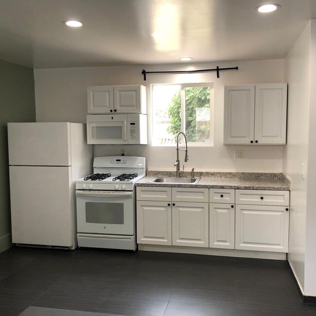 8025 White Oak Ave, csun, 8025 White Oak Ave, Reseda, CA 91335, Photo:2