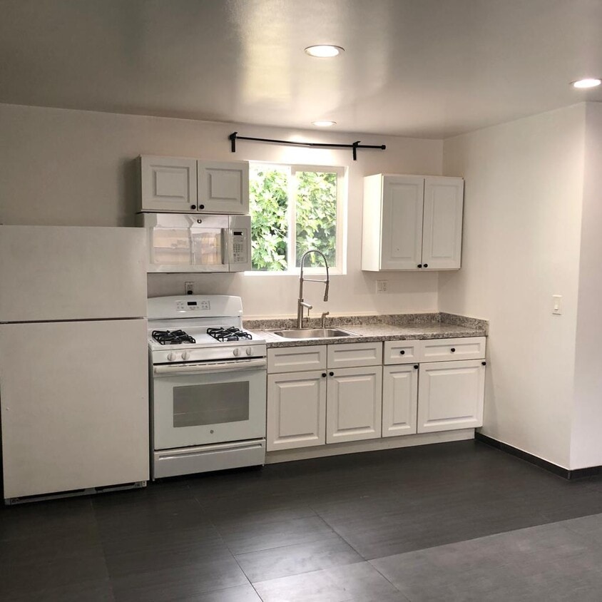 8025 White Oak Ave, csun, 8025 White Oak Ave, Reseda, CA 91335, Photo:0