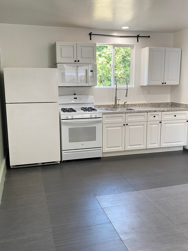 8025 White Oak Ave, csun, 8025 White Oak Ave, Reseda, CA 91335, Photo:3
