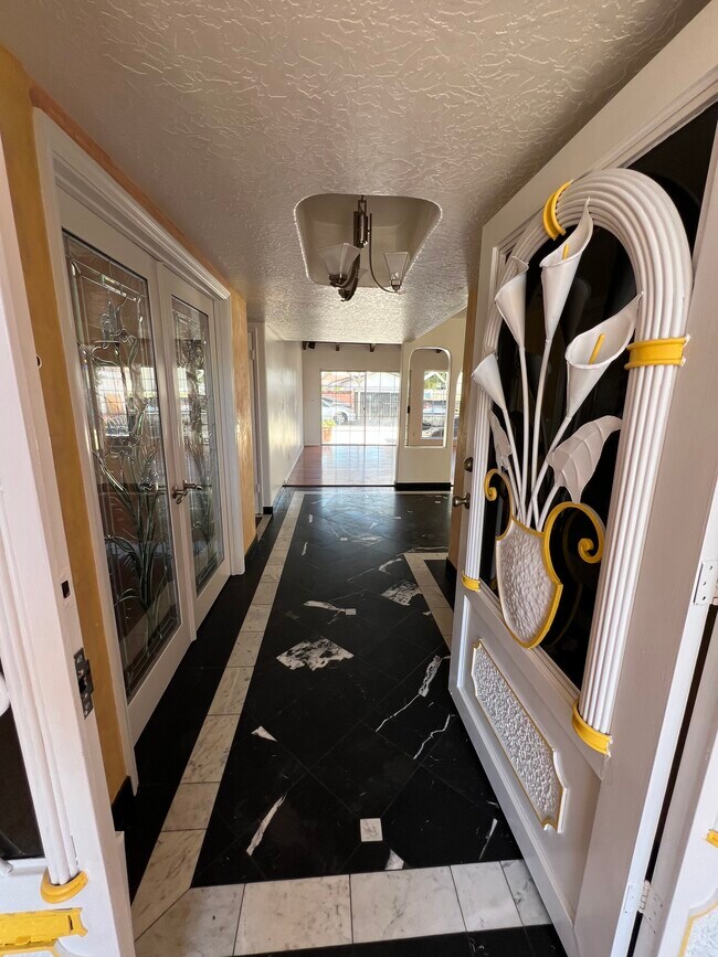 10210 Hayvenhurst Ave, csun, 10210 Hayvenhurst Ave, Los Angeles, CA 91343, Photo:2