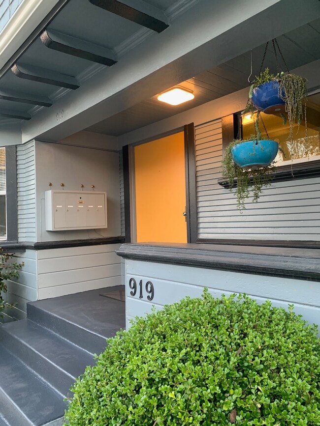 919 60th St, undefined, 919 60th St, Oakland, CA 94608, Alameda County, Photo:2