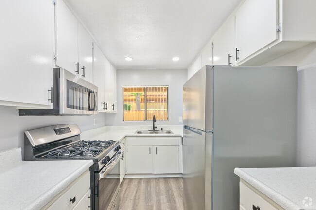 Concord Square Apartments, undefined, 2700 Iowa Ave, Riverside, CA 92507, Photo:1
