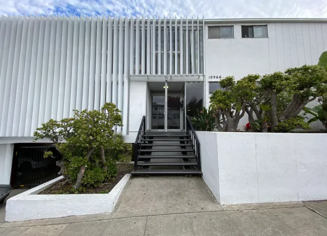 10966 Roebling Ave - Student Housing near UCLA