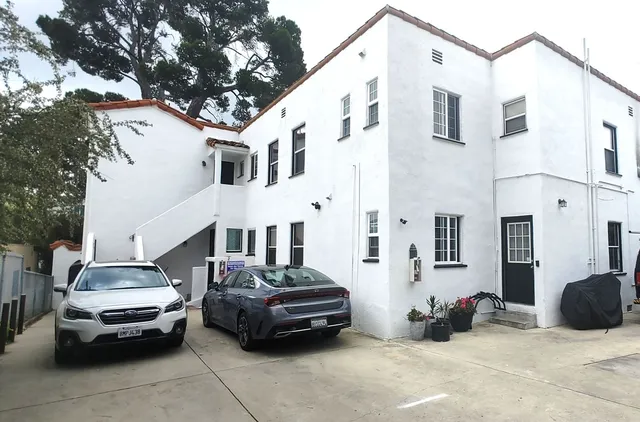 11023 Strathmore - Student Housing near UCLA