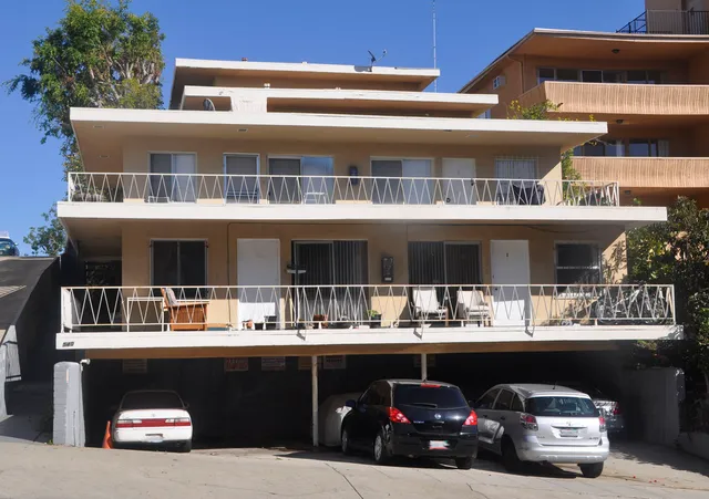 540 #5 Glenrock Ave exterior