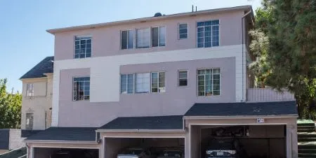 529 1/2 Glenrock Ave exterior