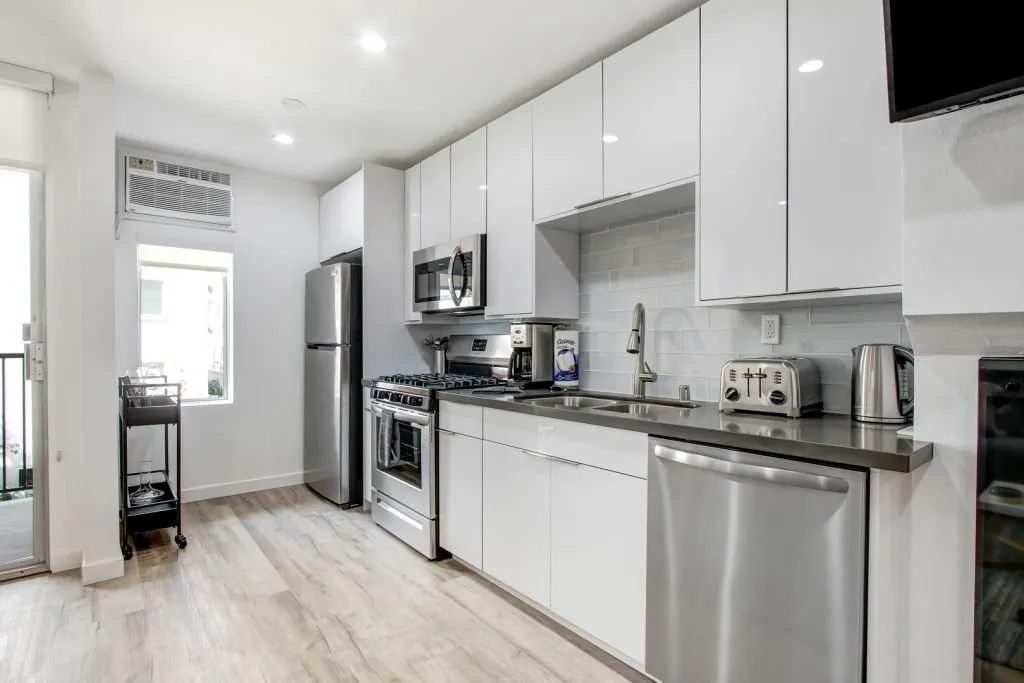 Westwood Village Apartments, ucla, 1033 Hilgard Avenue, Los Angeles, CA 90024, Photo:7