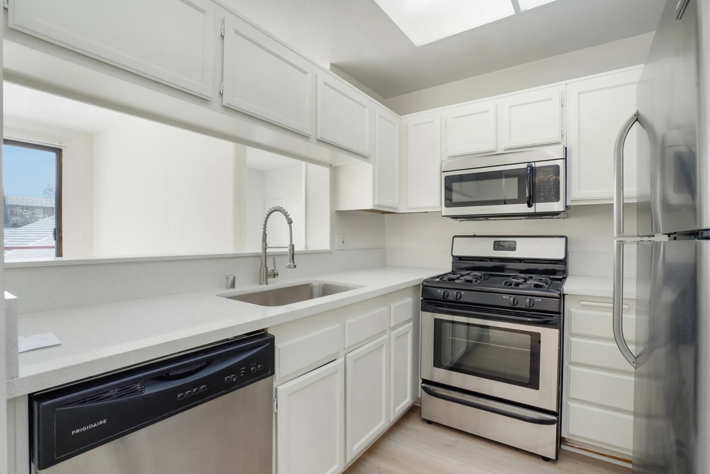 Ashton Towers, ucla, 10930 Ashton Ave, Los Angeles, CA 90024, Photo:13