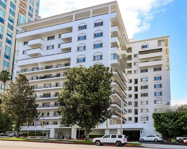 Sterling Wilshire, undefined, 10717 Wilshire Ave, Los Angeles, CA 90024, Photo:1
